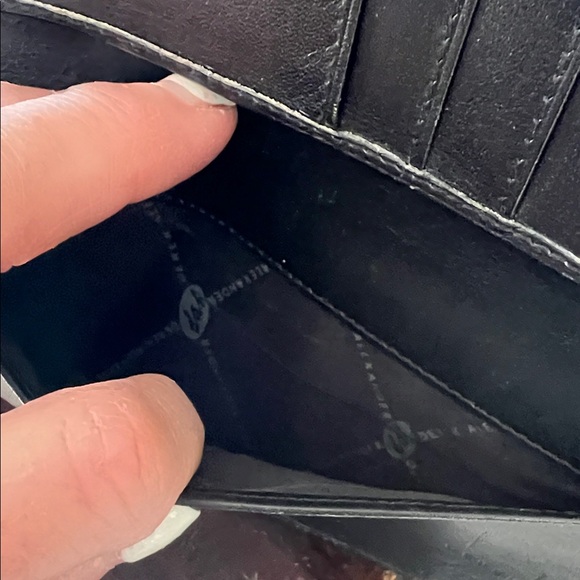 Sleek Black Derek Alexander Leather Wallet - Picture 5 of 7